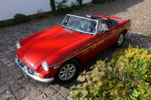 MG B - 1977