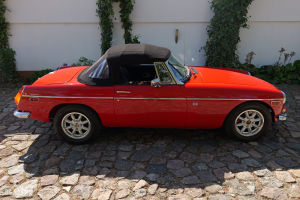 MG B - 1977