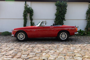 MG B - 1977