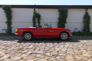 MG B - 1977