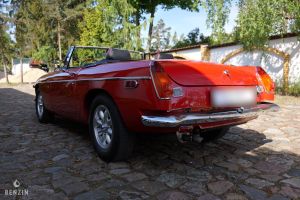 MG B - 1977