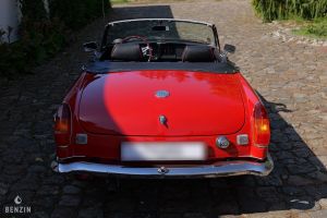 MG B - 1977