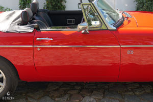 MG B - 1977