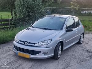 Peugeot 206 GT n°1955 - 2000