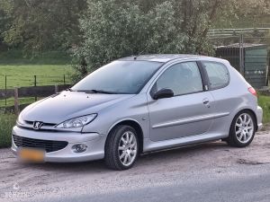 Peugeot 206 GT n°1955 - 2000