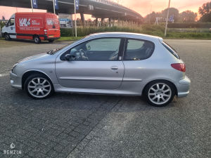Peugeot 206 GT n°1955 - 2000