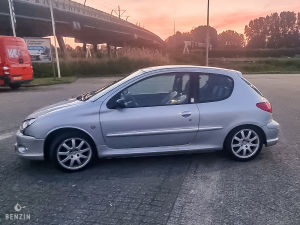 Peugeot 206 GT n°1955 - 2000