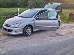 Peugeot 206 GT n°1955 - 2000