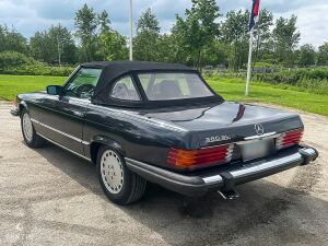 Mercedes-Benz 380 SL R107 - 1985