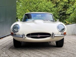 Jaguar Type E 4.2 FHC - 1965