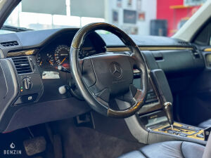 Mercedes-Benz E55 AMG W210 - 1999