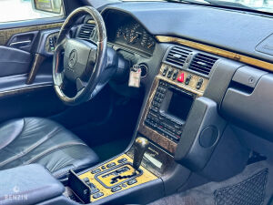 Mercedes-Benz E55 AMG W210 - 1999