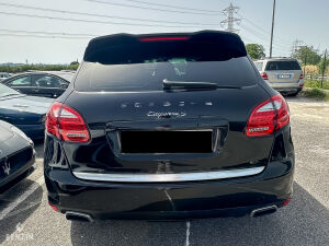 Porsche Cayenne S - 2011