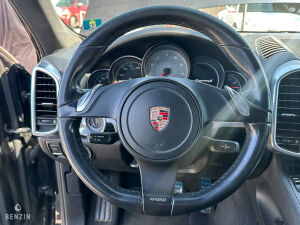 Porsche Cayenne S - 2011