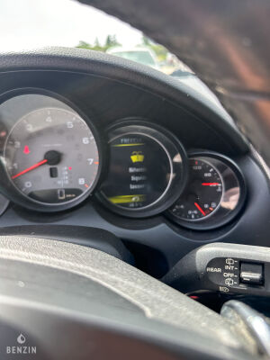 Porsche Cayenne S - 2011