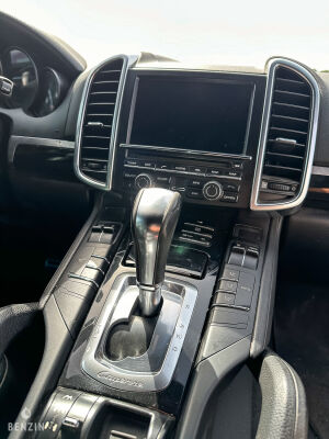 Porsche Cayenne S - 2011