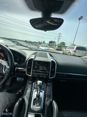 Porsche Cayenne S - 2011