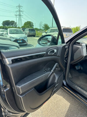 Porsche Cayenne S - 2011