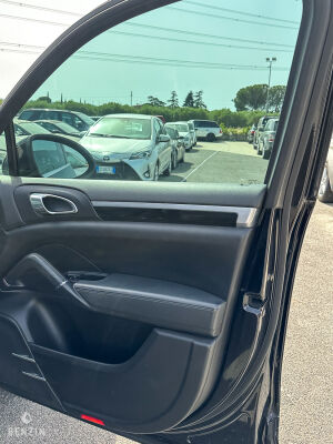 Porsche Cayenne S - 2011