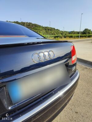 Audi A8 D3 W12 - 2005