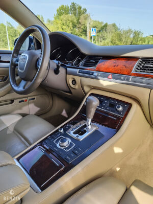 Audi A8 D3 W12 - 2005