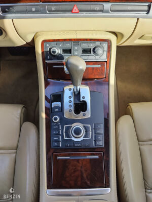 Audi A8 D3 W12 - 2005