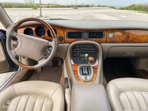 Jaguar XJ8 3.2 - 1999 *Flash