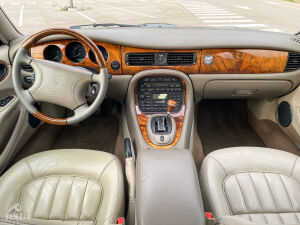 Jaguar XJ8 3.2 - 1999 *Flash