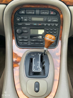 Jaguar XJ8 3.2 - 1999 *Flash