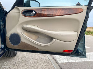 Jaguar XJ8 3.2 - 1999 *Flash