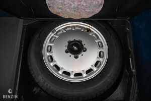 Mercedes-Benz 560 SL R107 - 1987