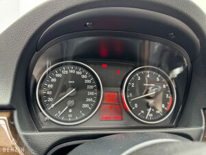 BMW 335i e90 LCI 71k km - 2009