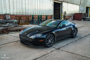 Aston Martin V8 Vantage S - 2011