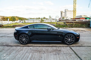 Aston Martin V8 Vantage S - 2011