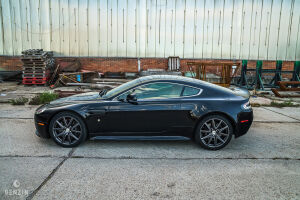 Aston Martin V8 Vantage S - 2011