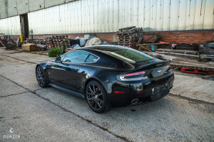 Aston Martin V8 Vantage S - 2011