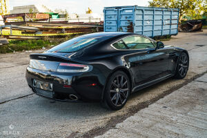 Aston Martin V8 Vantage S - 2011