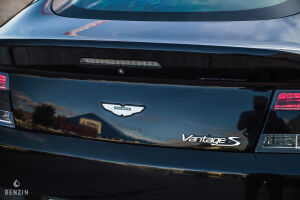 Aston Martin V8 Vantage S - 2011