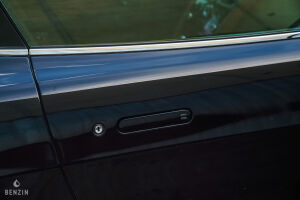 Aston Martin V8 Vantage S - 2011