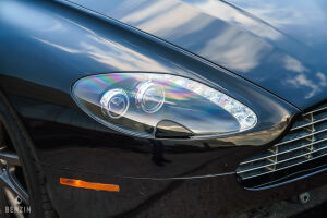 Aston Martin V8 Vantage S - 2011