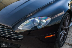 Aston Martin V8 Vantage S - 2011