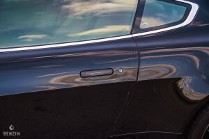 Aston Martin V8 Vantage S - 2011