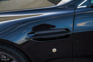 Aston Martin V8 Vantage S - 2011