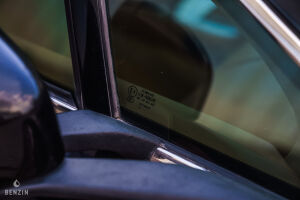 Aston Martin V8 Vantage S - 2011