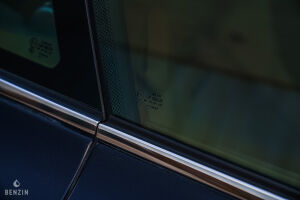 Aston Martin V8 Vantage S - 2011