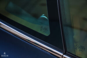 Aston Martin V8 Vantage S - 2011