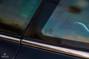 Aston Martin V8 Vantage S - 2011