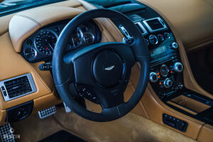 Aston Martin V8 Vantage S - 2011