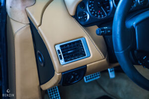 Aston Martin V8 Vantage S - 2011