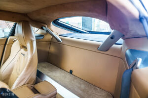 Aston Martin V8 Vantage S - 2011